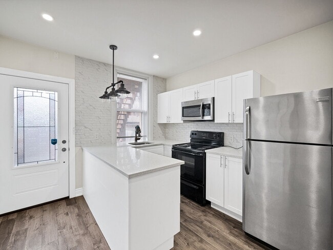 Photo - 33 Fairleigh Ave N Unit 1