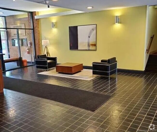 Building Photo - 31 Woodland St Unit APT 1O