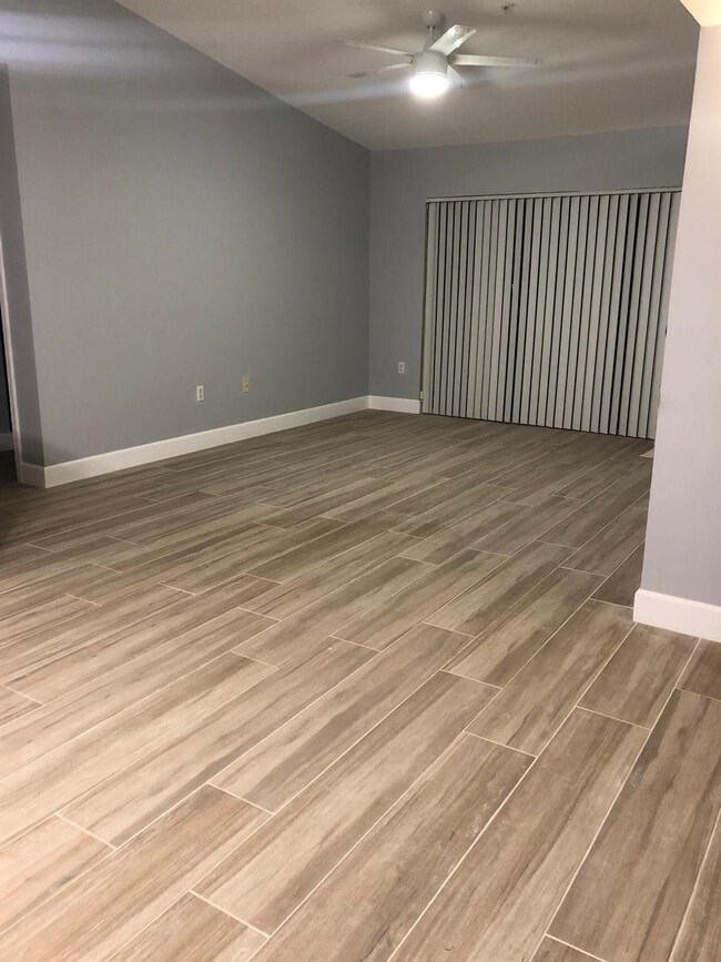 Photo - 4856 N State Rd 7 Unidad 1304