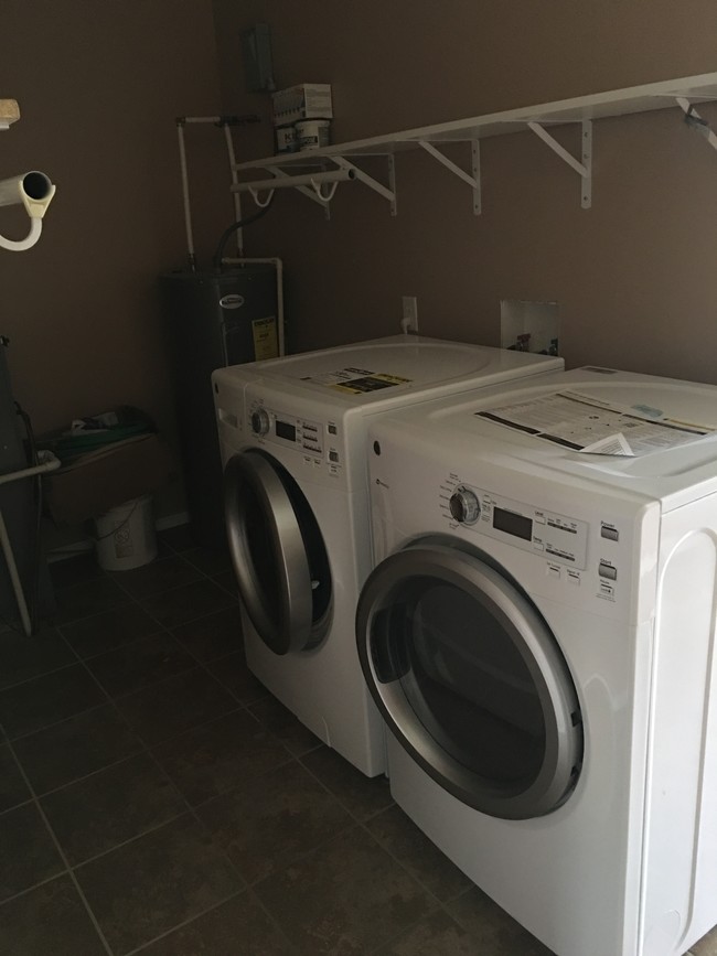 HE washer and dryer included! - 1537 Pearl St Apartment Unit B