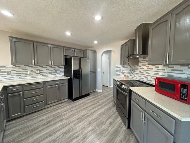 Photo - AVAILABLE NOW!! 3bd/2ba FANTASTIC Dead End...