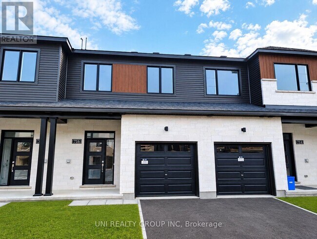 Photo - 716 Tadpole Cres