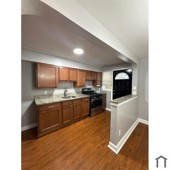 Building Photo - 3 Bedroom Housing Voucher Accepted
