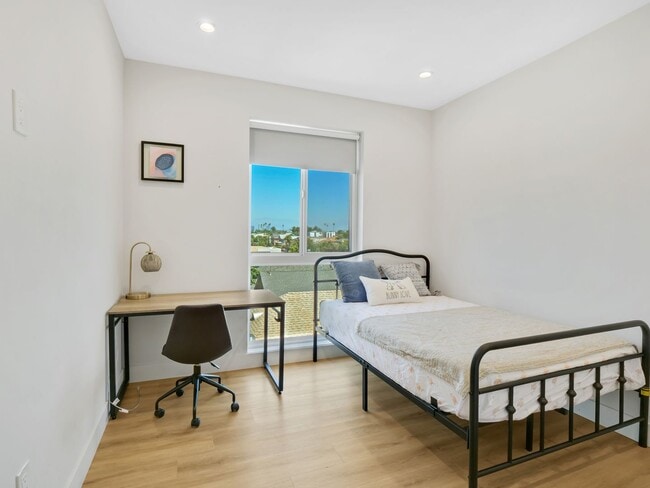 Building Photo - 3105 Normandie Avenue Unit 3105 B4-4