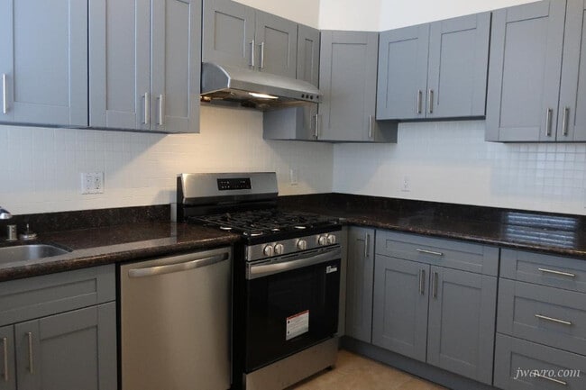 Building Photo - 598 12th Ave Unit 596