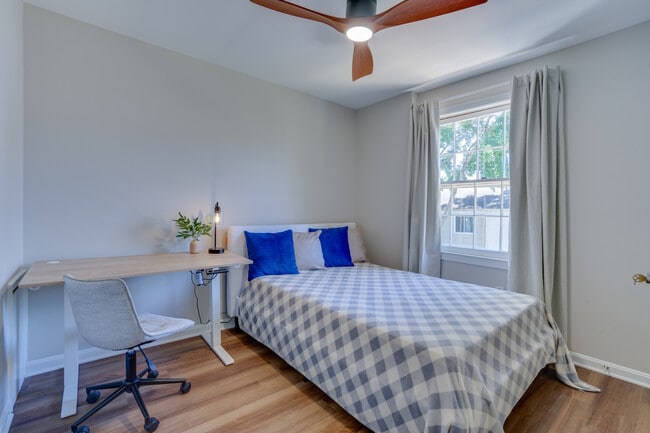 UL 2 - 8056 Central Park Dr