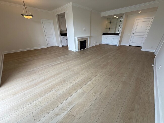 Photo - 1940 Malcolm Ave Unit 201