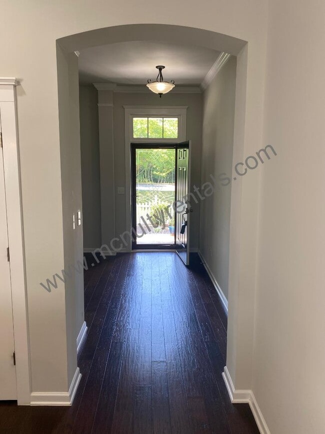 Photo - 4221 Courtly Ln