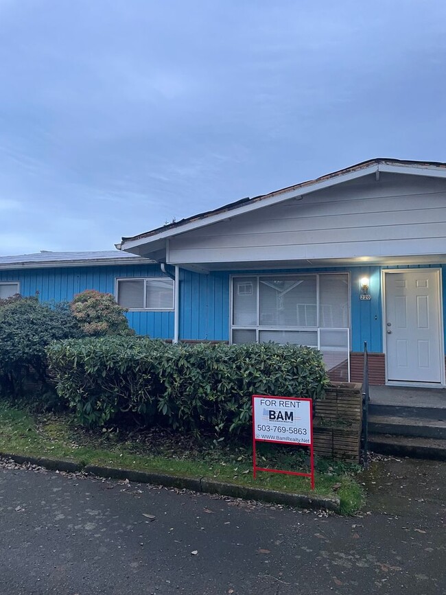 Building Photo - 3 Bedroom 1.5 Bathroom Home in Sublimity!