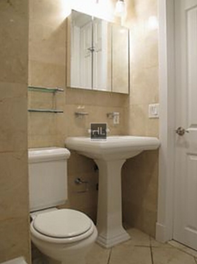 Photo - CHRISTOPHER ST. Unidad 9