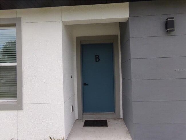 Photo - 2262 Fernwood St