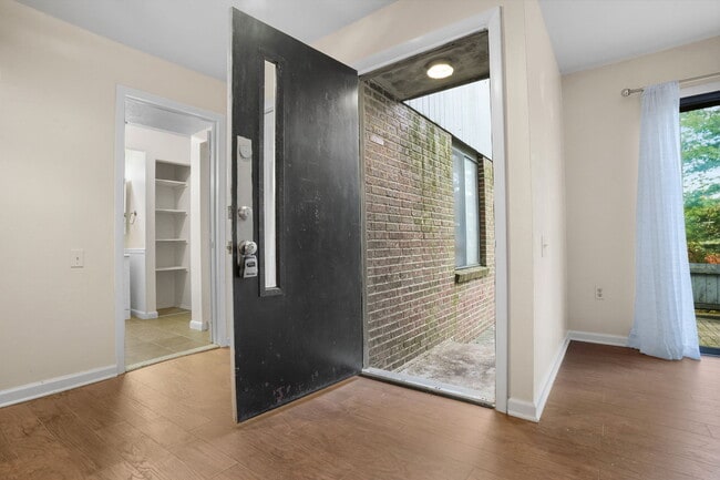 Photo - 622 Main St Unit 8