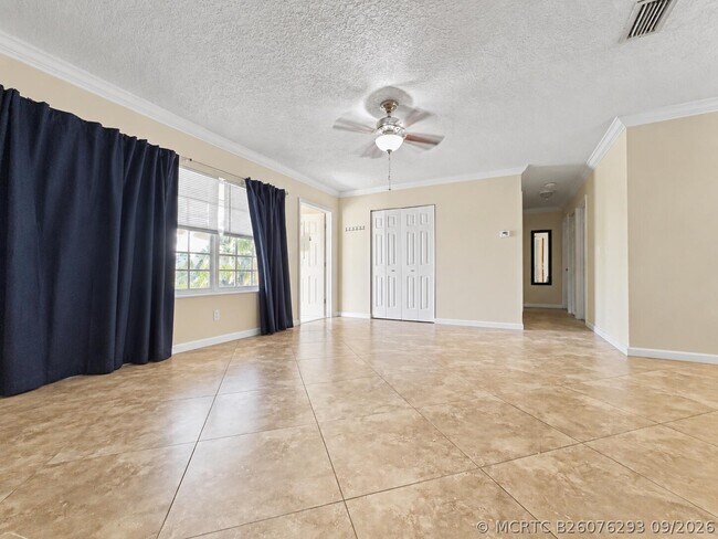 9135 Saddlecreek Dr