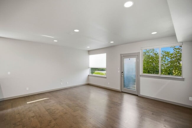 Photo - 4726 Delridge Wy SW