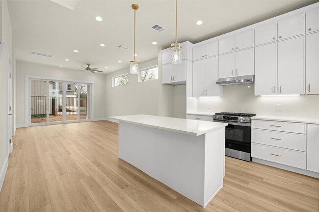 6107 Richardson Ln