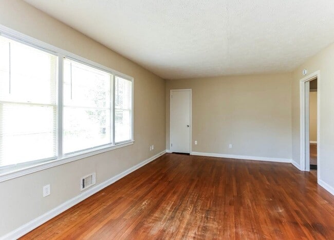 Photo - 2121 Cherry Ln