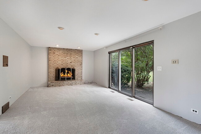 12 Kingston Dr