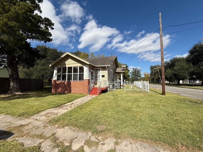 Building Photo - 3 Bedroom, 1 Bathroom Home for Rent in Bea...