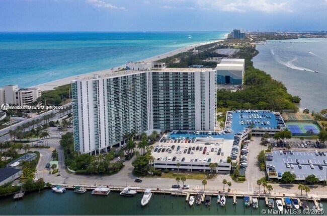 Building Photo - 100 Bayview Dr Unit 1520 Rental