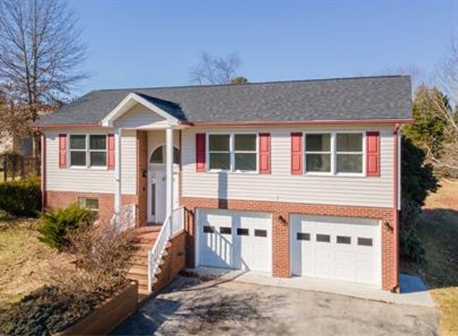 Photo - Spacious House In Christiansburg