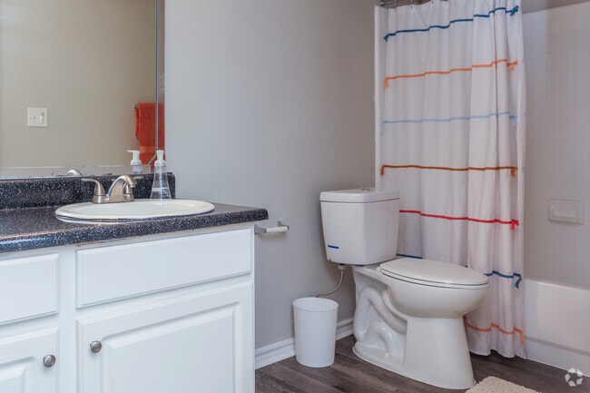 2BR, 2BA - 894SF - Second Bathroom