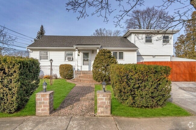 Building Photo - 1147 Bellmore Rd Rental