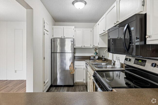2BR, 2BA - 1,112SF - Kitchen
