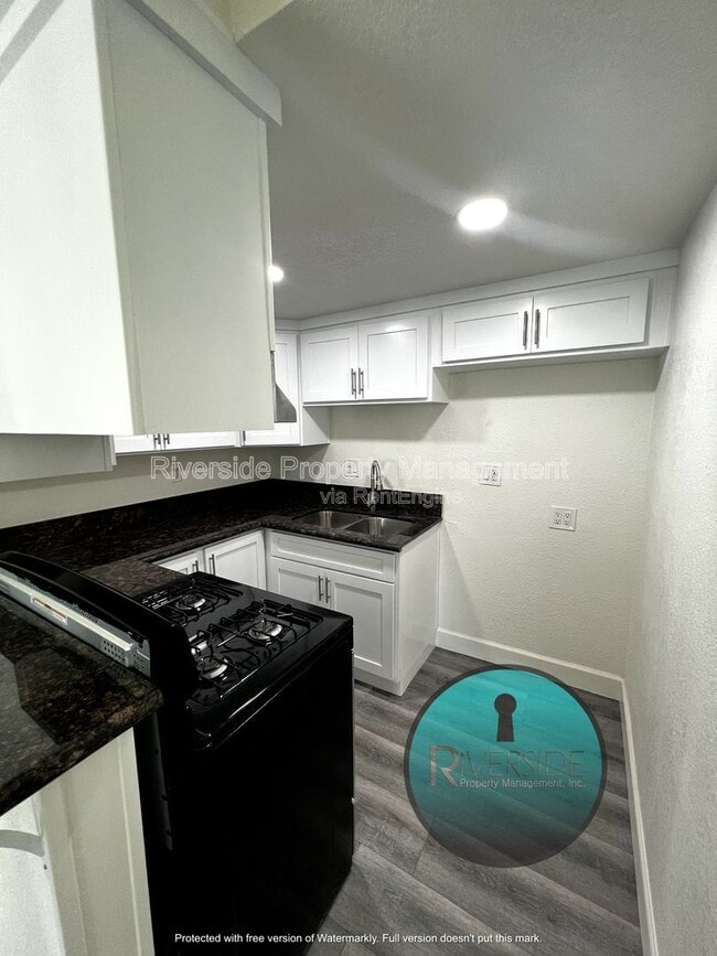 Photo - 1221 Villa St Unit A