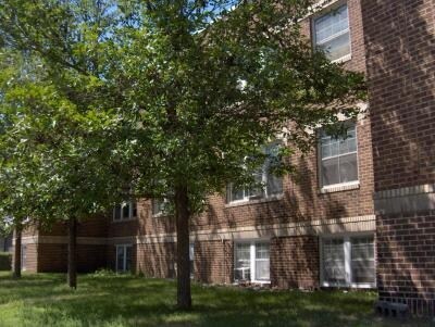 Vista lateral del edificio - 3550 Park Ave S