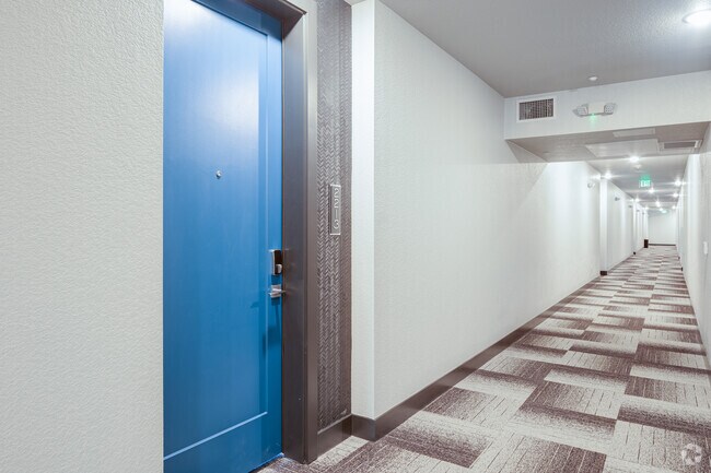 1BR, 1BA - 745SF