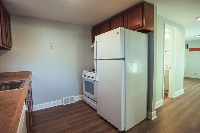 Photo - Cute and Bright split foyer with large fen... House
