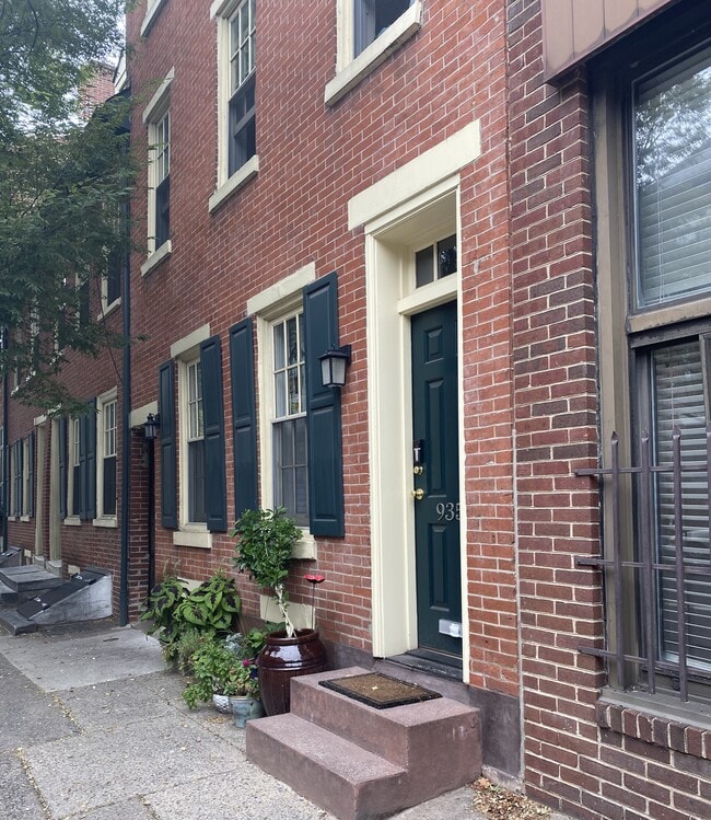Exterior - 935 Lombard St Unit 203