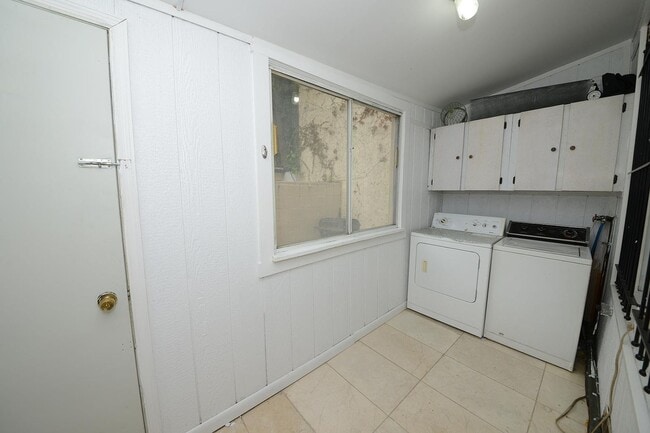 Photo - 128 S Bonsall St