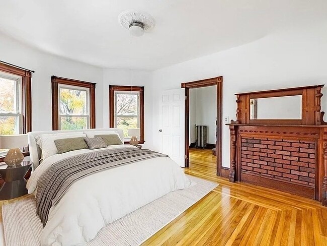 Photo - 61-61 Glenwood Rd