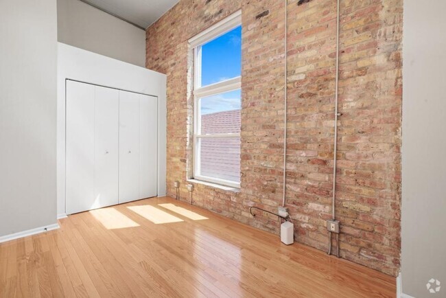 Building Photo - 2 bedroom in Chicago IL 60647 Unit 3 Rental