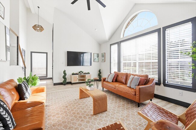 Photo - 6440 Knoll Ridge Dr