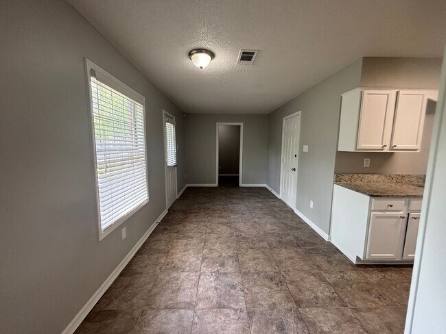 Photo - 3989 Battlefield Dr