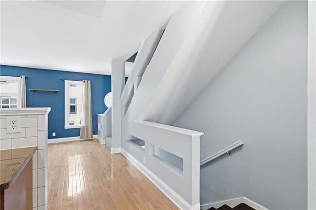 Photo - 856 St Charles Ave NE