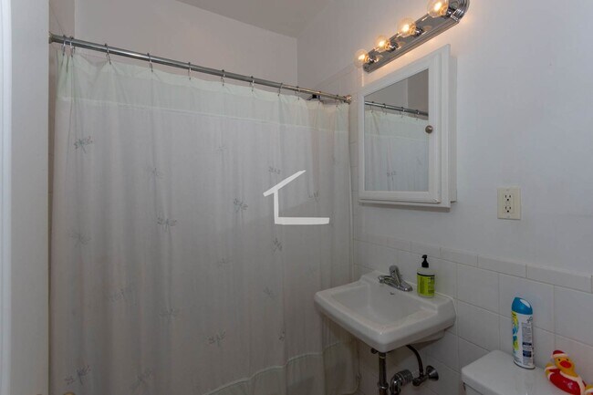 Photo - 9/1 Sunny upper floor 2BR with heat included!