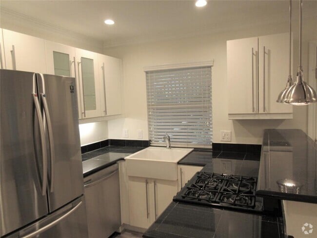 Building Photo - 100 W 12th St Unit 8 Rental