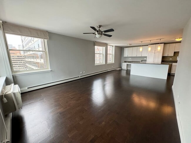 Photo - 3033 N Sheridan Rd