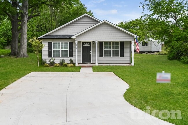 Building Photo - 708 Deaton St