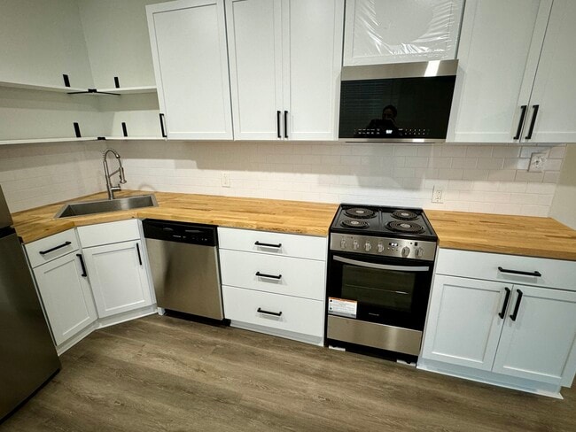 Photo - 631 University Walk Unit 1