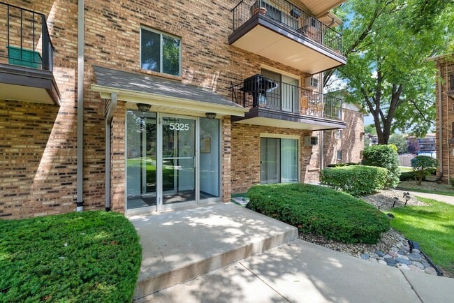 Photo - 5325 Waterbury Ct Unidad 2701