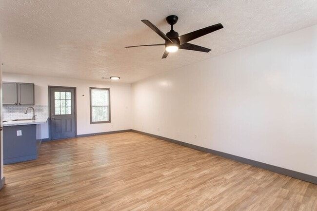 Photo - 605 Baron Dr