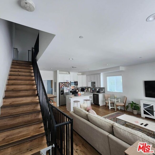 Building Photo - 13826 Bessemer St Unit 13828