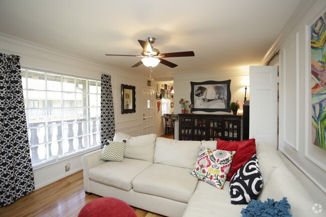 2BR, 1BA - 775 SF - Somerset Apartments