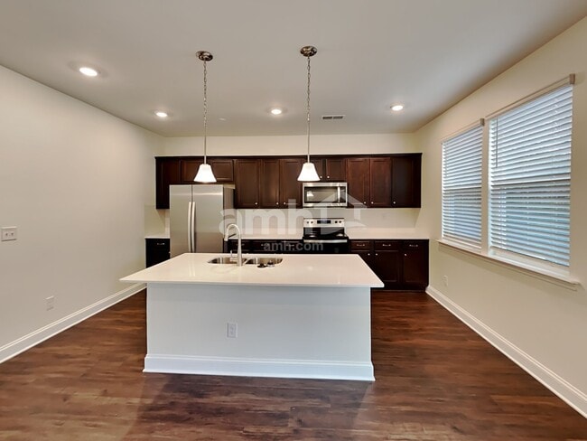 Photo - 549 Rivermist Dr