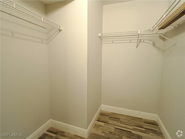 Building Photo - 3407 Winkler Ave Unit 303 Rental