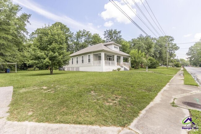 Building Photo - 1147 Burton Ave Rental